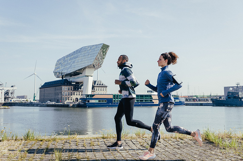 Hoe kleed je je voor, tijdens en na een marathon?