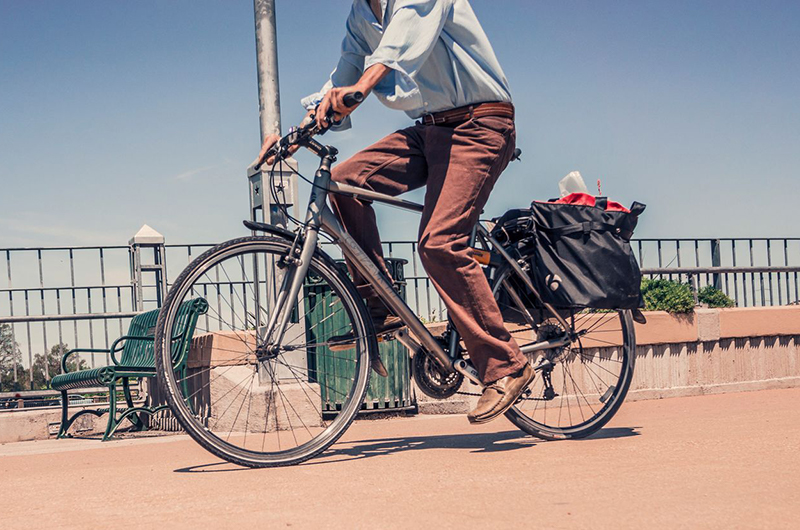 Hoe kies je de beste fietsuitrusting om naar het werk te fietsen?