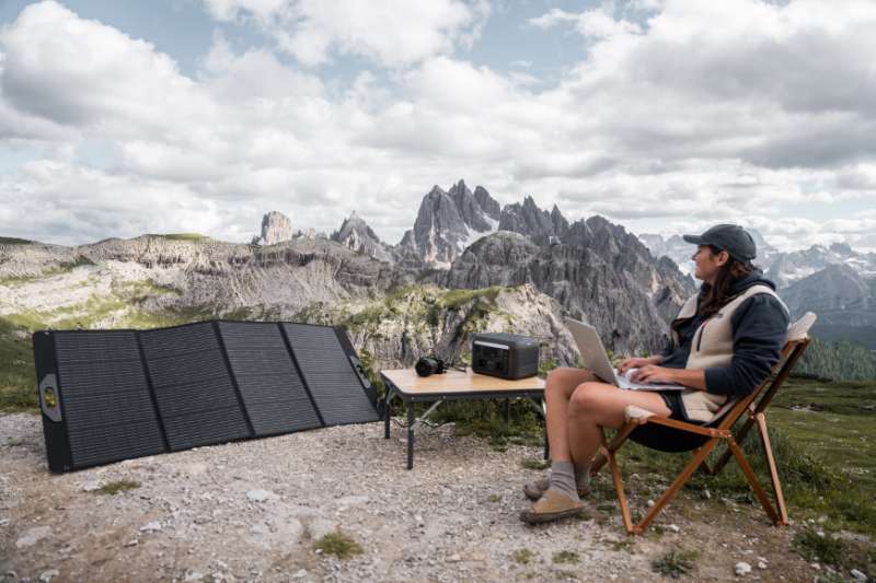 Je electronica op reis opladen? Kies voor een solar powerbank of zonnepaneel