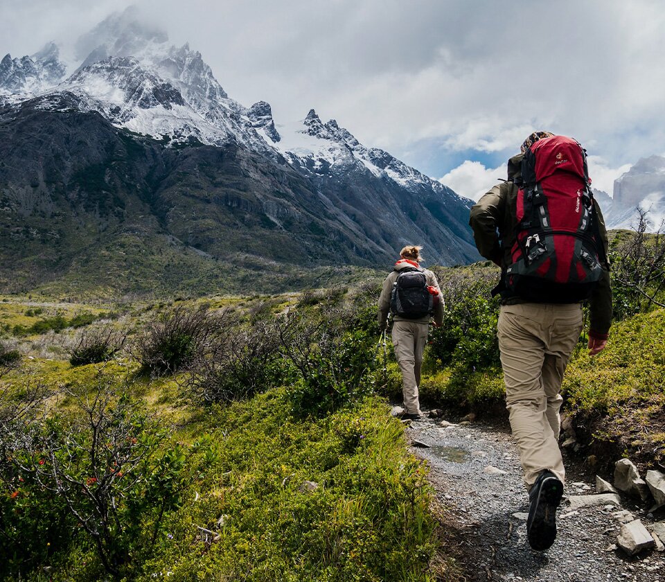 Wandelaars op een lange trektocht door Europa