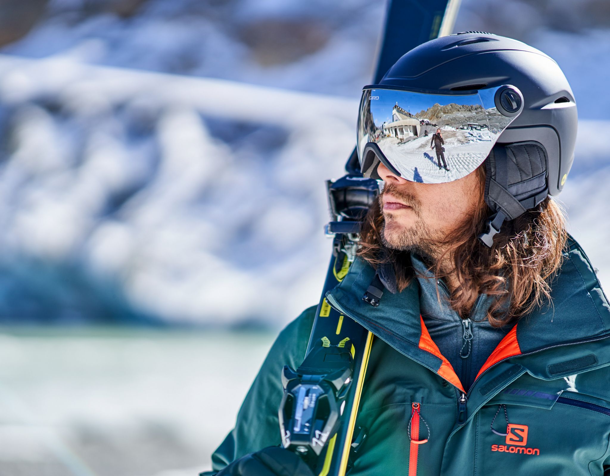 Veilig lastminute op shortski met een skihelm