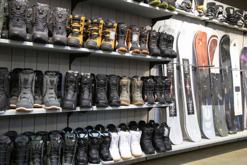 Skischoenen en snowboardschoenen passen doe je zo